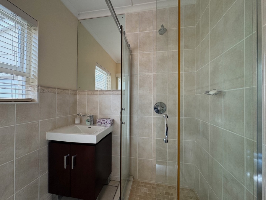  Bedroom Property for Sale in Signal Hill Western Cape